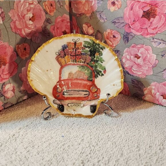 Decoupage Scalloped shells   - Picture 1 of 1